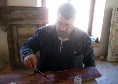 Abu Ziad the Ajami master artisan is cleaning the Ajami panel الفنان عبد الرؤوف بيضون ينظف بطريقة علمية قطعة من العجمي